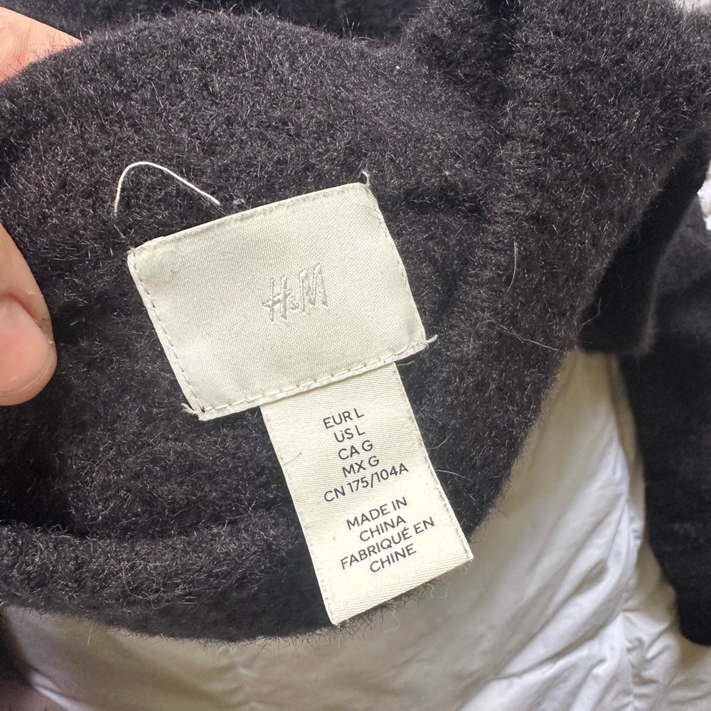 Black cropped H&M sweater